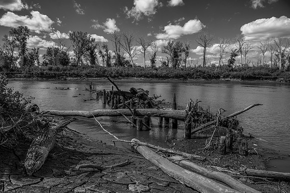 Missouri River Bank Summerblk 2014