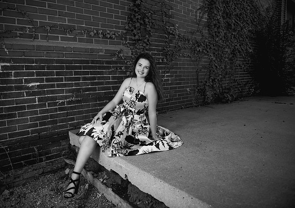 Quinn 0179 blk wht_