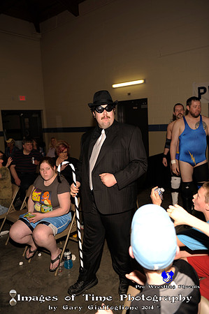 Match 5_ Darren 'Thunder' Russell vs Joey Daniels and L-Ray with Mananger Axel Greece_ (2)
