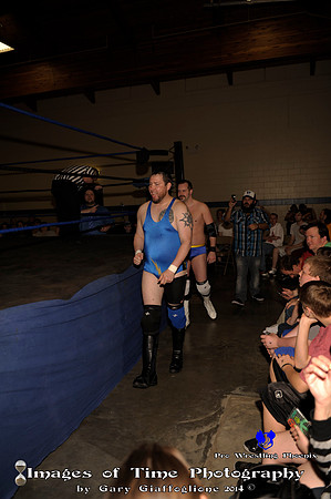 Match 5_ Darren 'Thunder' Russell vs Joey Daniels and L-Ray with Mananger Axel Greece_ (3)