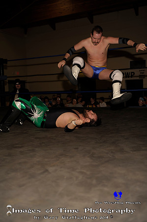 Match 5_ Darren 'Thunder' Russell vs Joey Daniels and L-Ray with Mananger Axel Greece_ (17)